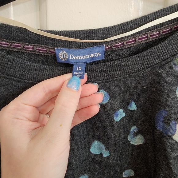 Democracy Cold Shoulder Leopard Print Sweatchirt Gray Size 1x - Picture 2 of 5